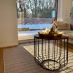 Architektenhaus In Seenaehe Mit Grossem Garten *